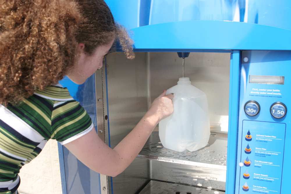 are water-vending-machines-safe filling bottle